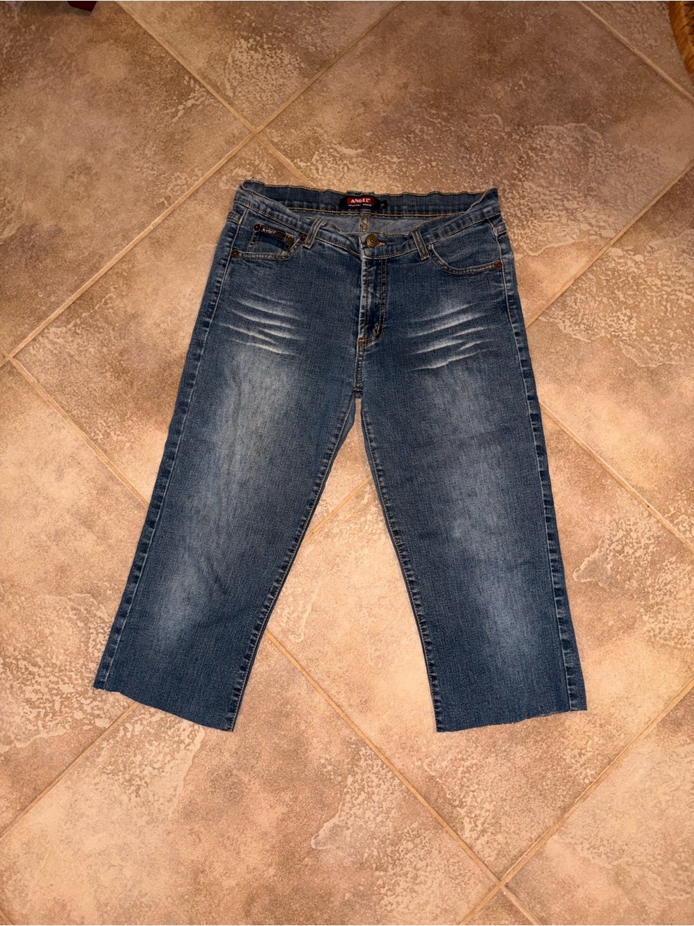 Vintage Angels Y2K Medium Wash Whiskered Denim Capris size 9